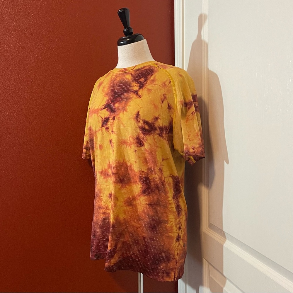 Lululemon Athletica Men’s Metal Vent Tech Tie Dye Athletic‎ Fit Marbled Shirt